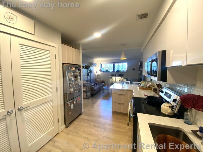 Building Photo - 10 Soden St