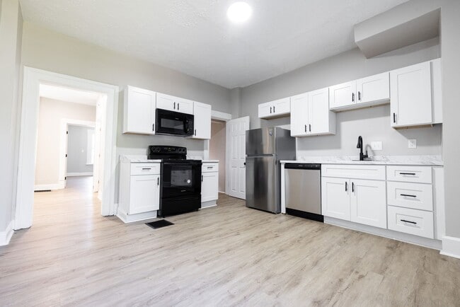 Building Photo - 358 St Clair Ave