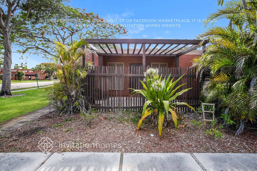 Primary Photo - 1500 Hammock Ln