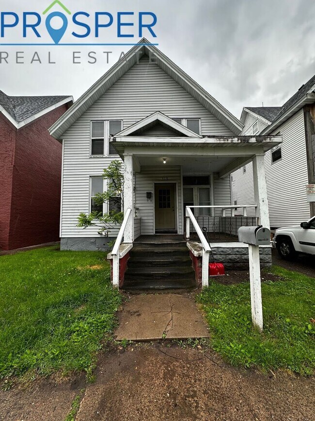 Building Photo - Charming 4 Bedroom House on Earl Street - Available June 2026