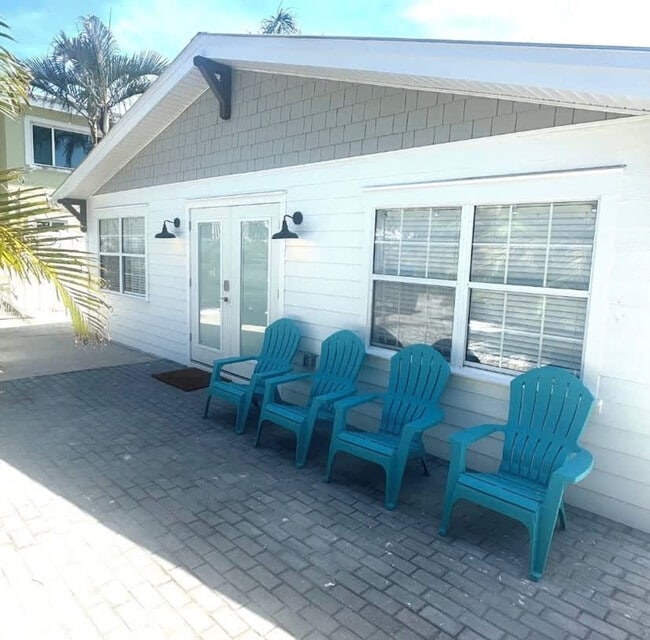 Building Photo - 3006 Gulf Dr