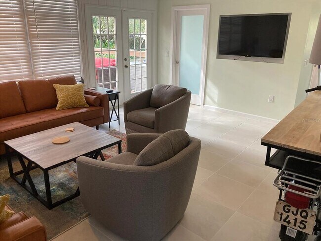 Building Photo - 2408 Hillview St