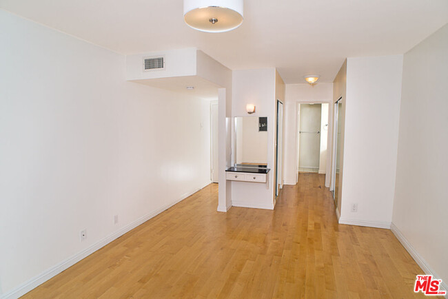Building Photo - 416 N Oakhurst Dr