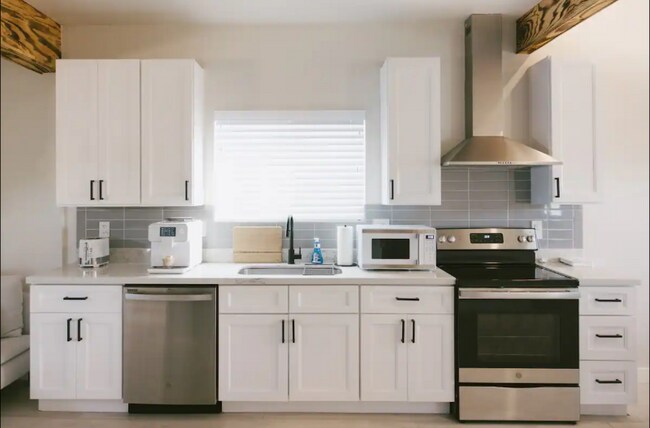 Building Photo - 337 N 13th St