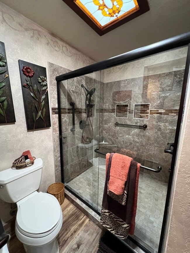 Building Photo - FURNISHED 3 BEDROOM HOME IN TOWN WITH POOL ACCESS!