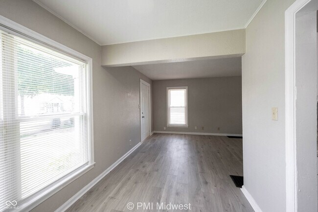 Building Photo - 4615 Caroline Ave
