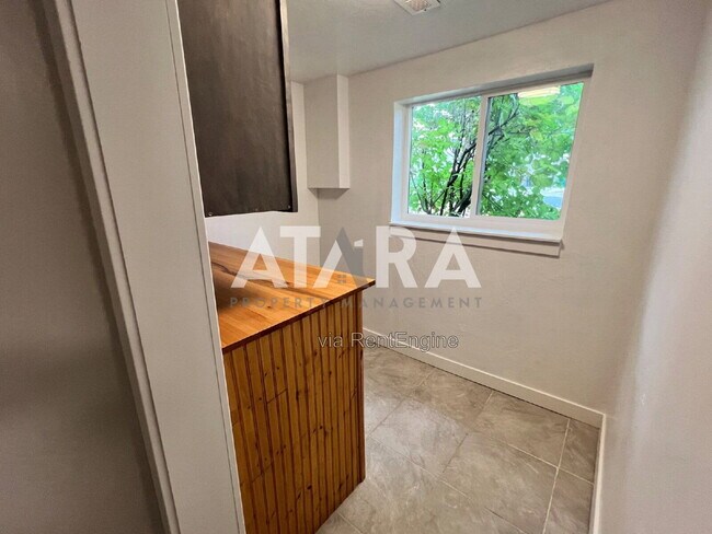 Building Photo - 3213 Rushton Ln