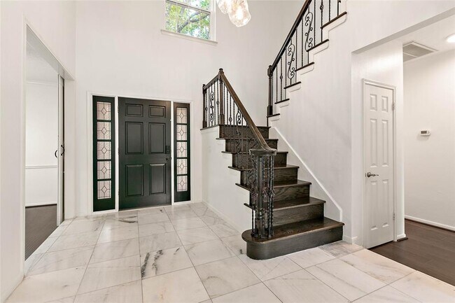 Building Photo - 304 E Golden Arrow Cir