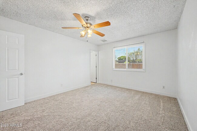 Building Photo - 1623 E Del Rio Dr