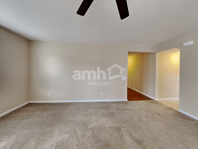 Building Photo - 207 S Dunnwood Ln