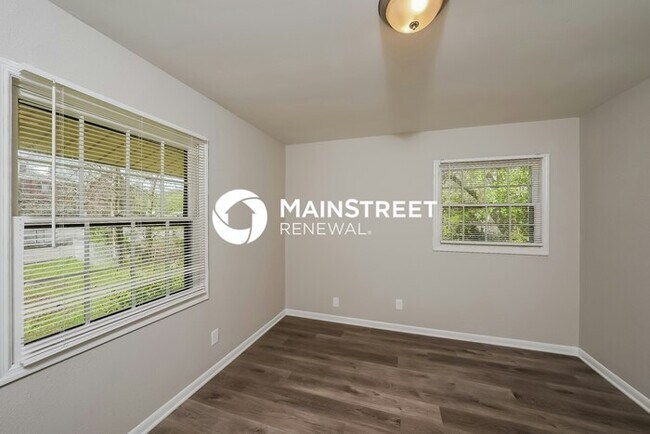 Building Photo - 3 Bedroom Pet-Friendly Home in Birmingham, AL with Main Street Renewal