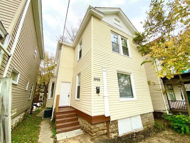 Building Photo - 3505 Woodburn Ave