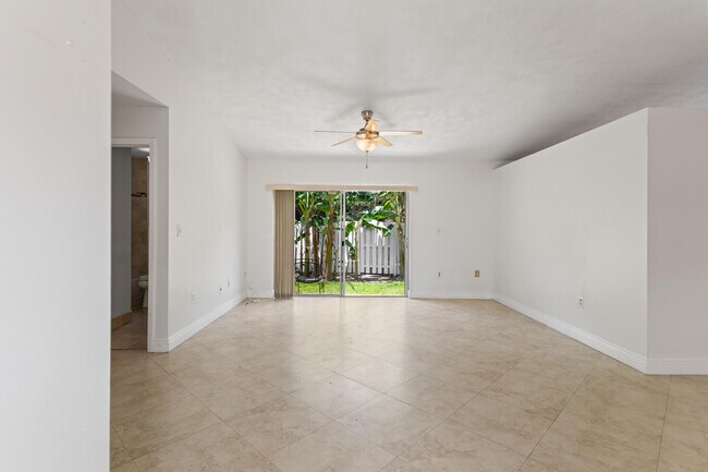 Building Photo - 13945 Langley Pl