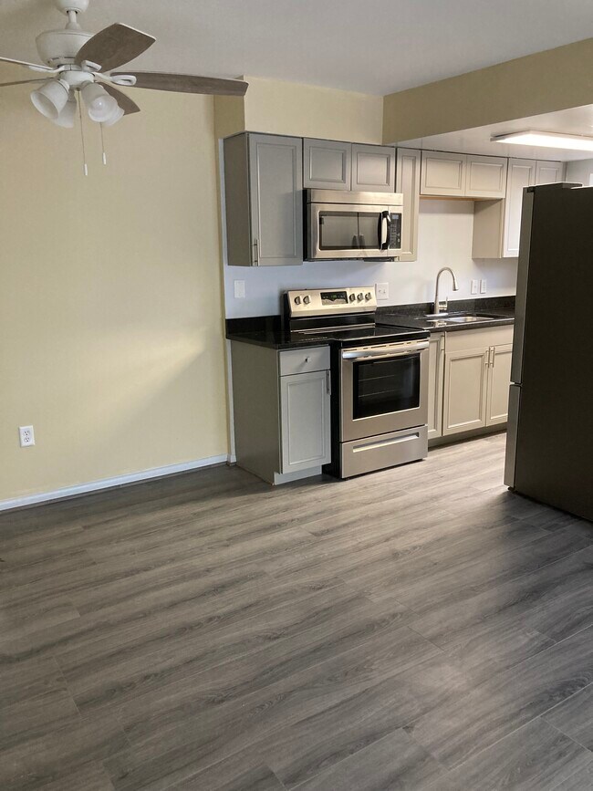 New Kitchen appliances - 722 Ohio Pike