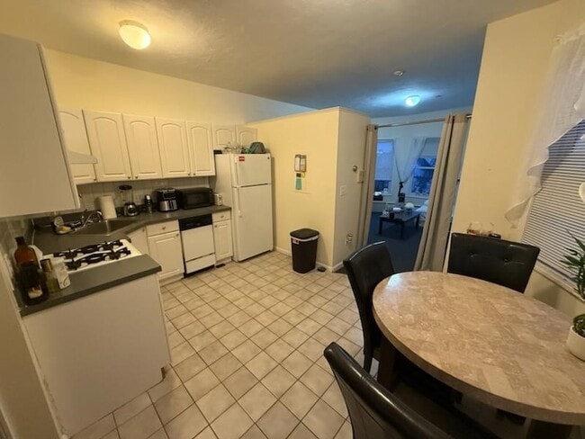 Building Photo - 126-128 Vernal St