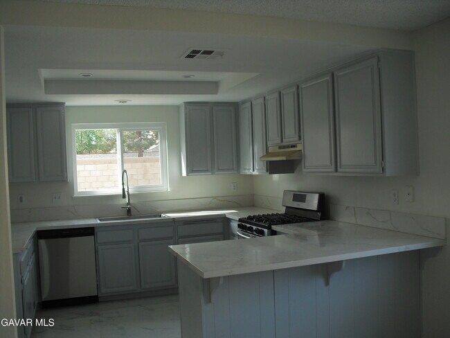 Building Photo - 5350 Blue Sage Dr