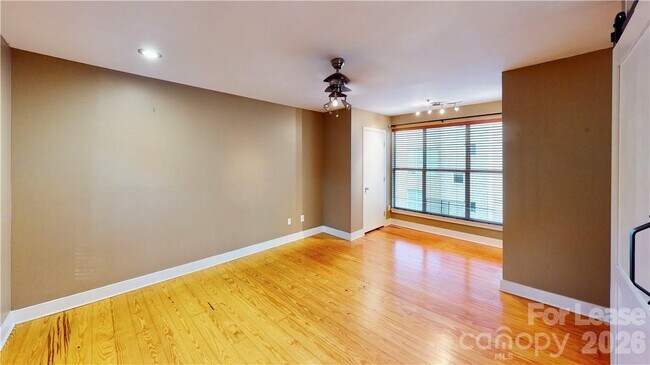 Building Photo - 2062 Atherton Heights Ln