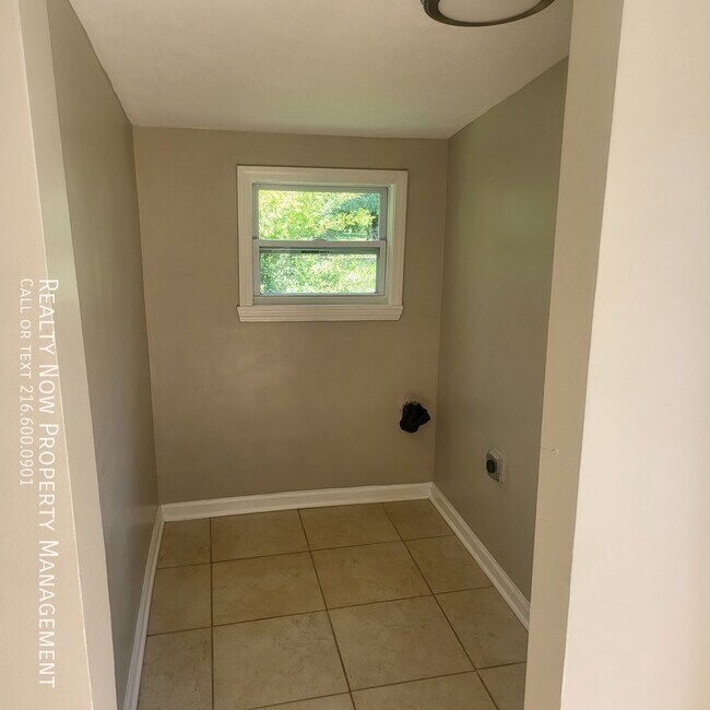 Building Photo - 18022 Marcella Rd