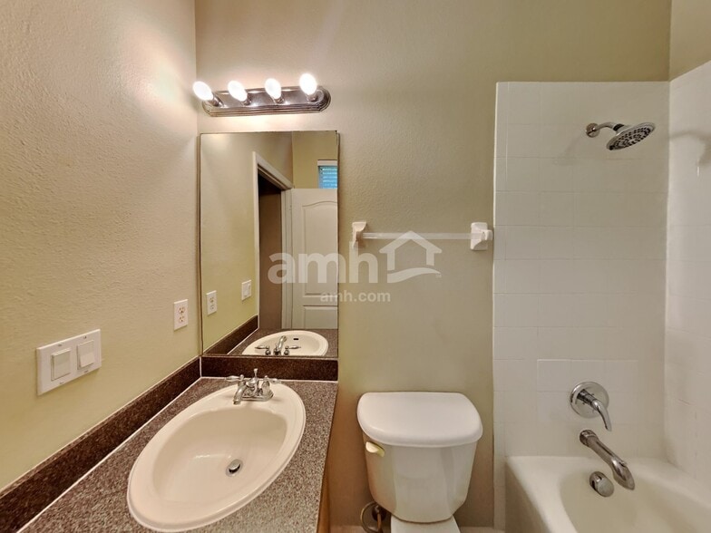 Building Photo - 20052 Bluff Oak Blvd