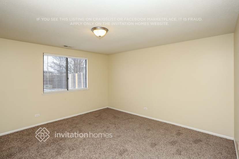 Building Photo - 830 Bloomfield Ln