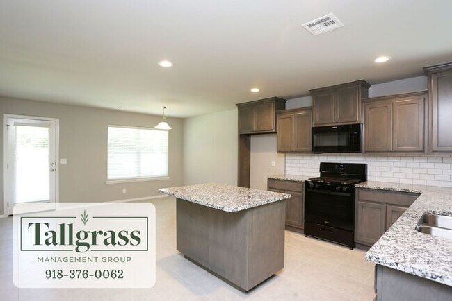 Building Photo - Brand New 4/2/2 in The Heights neighborhood!