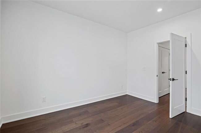 Building Photo - 201 New St