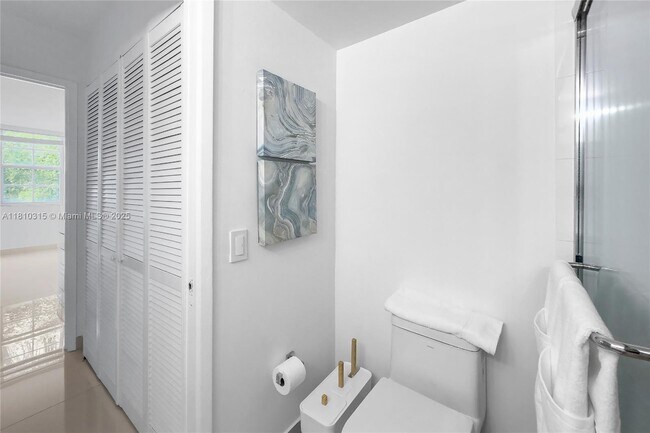 Building Photo - 19901 E Country Club Dr