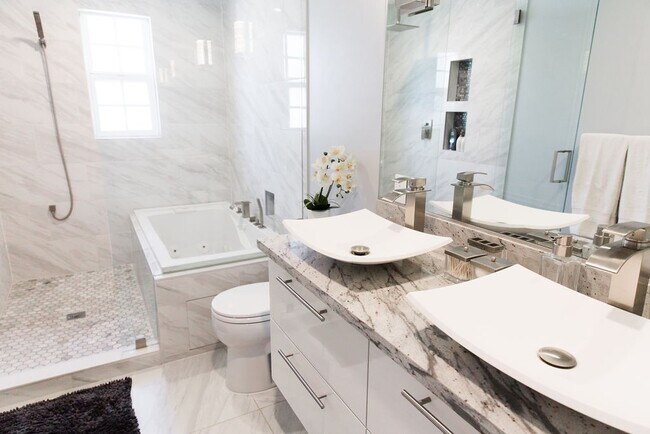 Building Photo - Gorgeous Fully Furnished 3 Bd 2 Bath Vacation Home!