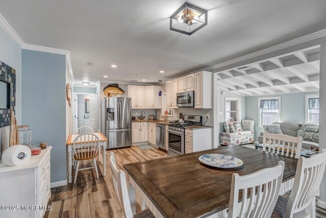 Building Photo - 28 S Los Angeles Dr