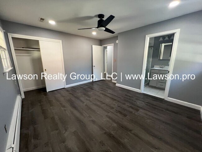 Building Photo - Very Nice & Spacious Home in Hidden Valley Neighborhood - Pet Friendly!