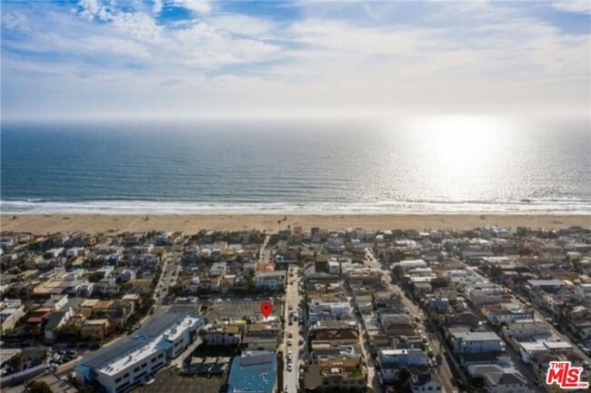 Building Photo - 318 26th St