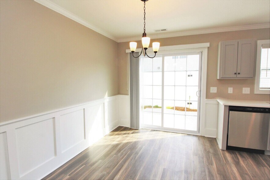 Building Photo - 3329 Briarcliff Dr