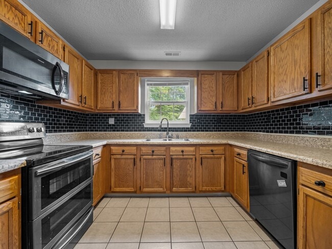 Building Photo - 1212 Gerald Dr