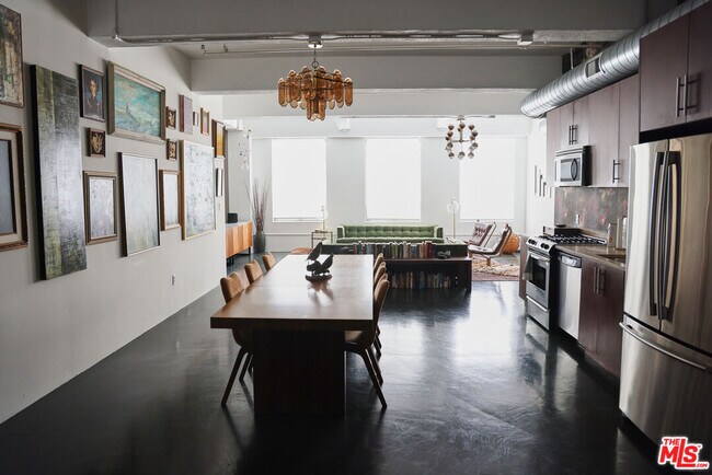 Building Photo - 849 S Broadway