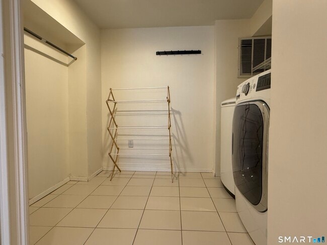 Building Photo - 46 Prudence Dr