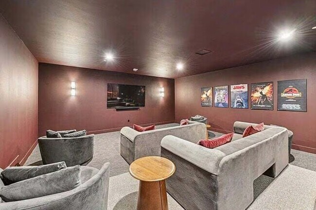 Building Photo - 701 S Hudson Ave