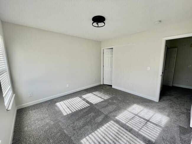 Second Bedroom - 438 Flintlock Ct