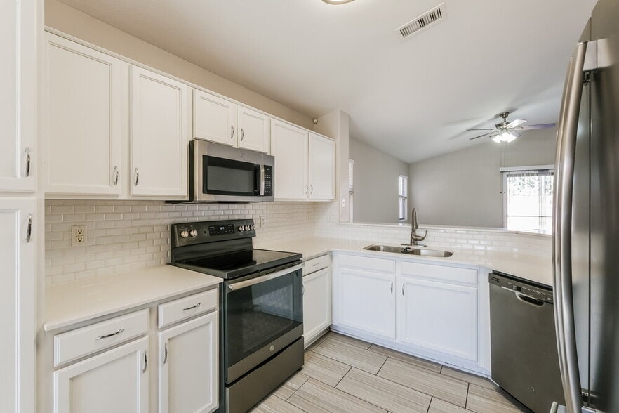 Building Photo - 2525 S 109th Dr