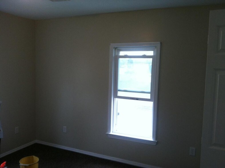 Building Photo - 302 S 2nd St