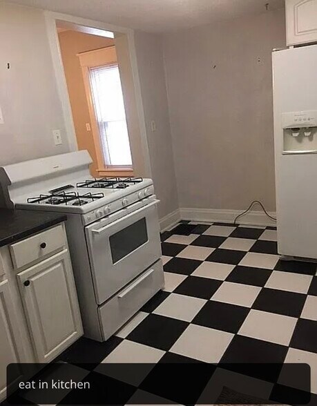 Building Photo - 5251 Warren Ave