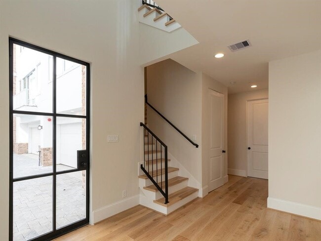 Building Photo - 3821 N Braeswood Blvd