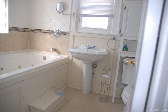 Building Photo - 1984 Newbridge Rd