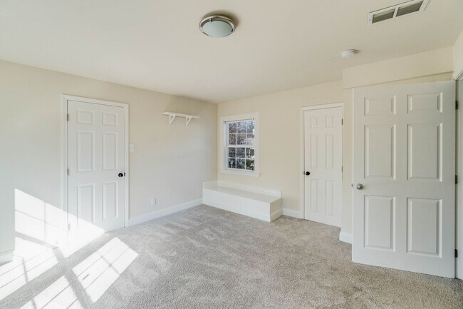 Building Photo - Newly Updated 4/3 in Howell Station w/ Ful...
