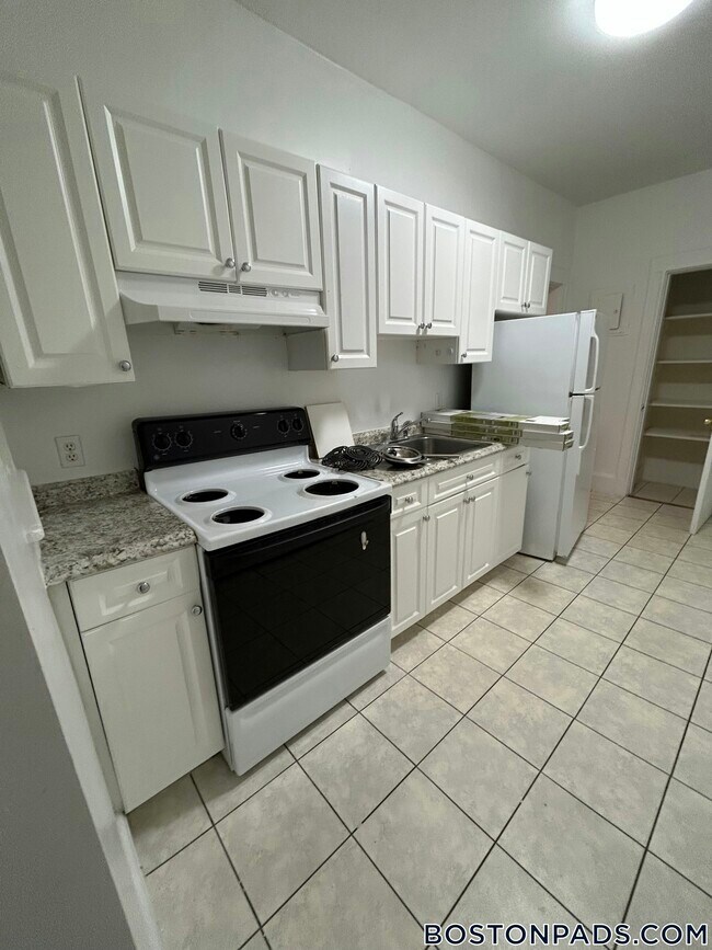 Building Photo - 21 Fairbanks St