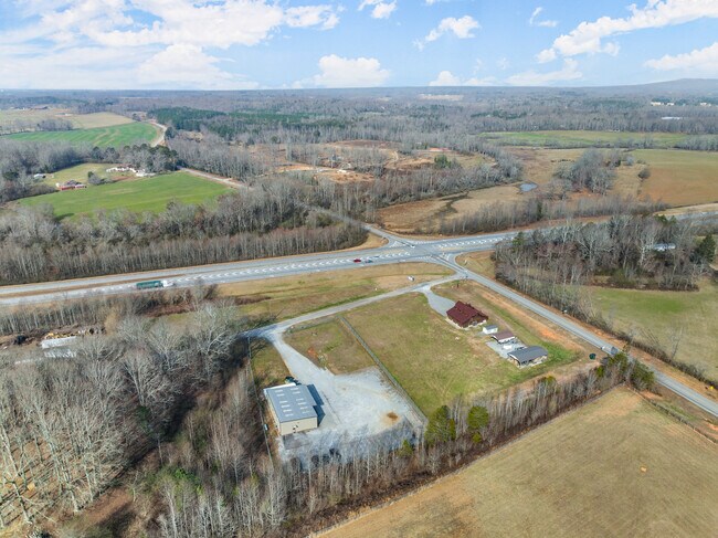 Building Photo - 2000 Antioch Church Rd