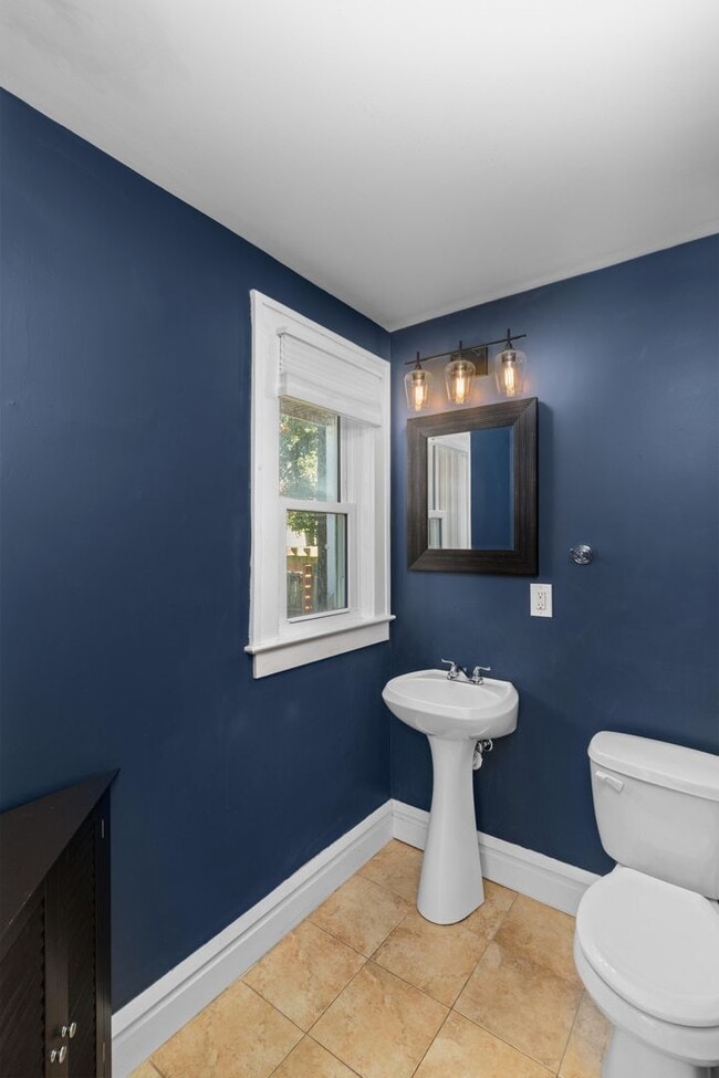 Building Photo - Gardener's Dream! 3-Bedroom, 1.5-Bath Home, Steps away from Tower Grove Park