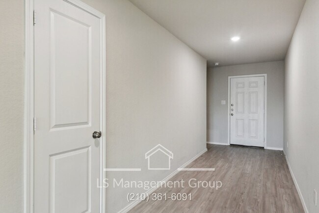 Building Photo - 10546 Varmus Dr