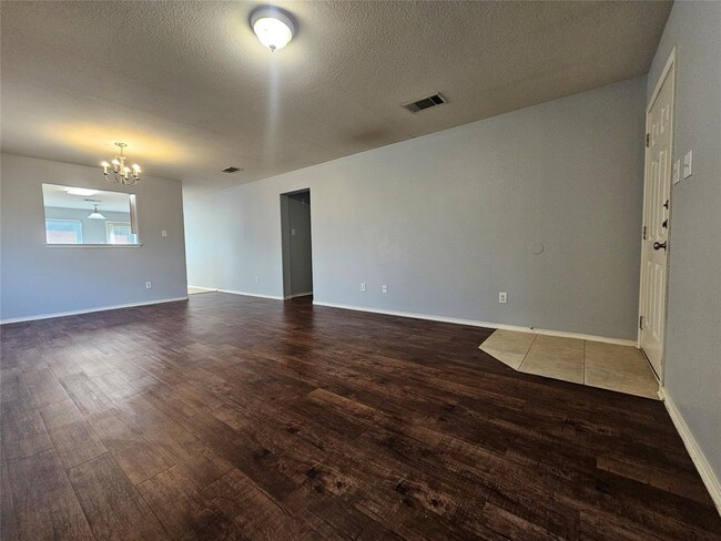 Building Photo - 201 Bluebonnet Tr