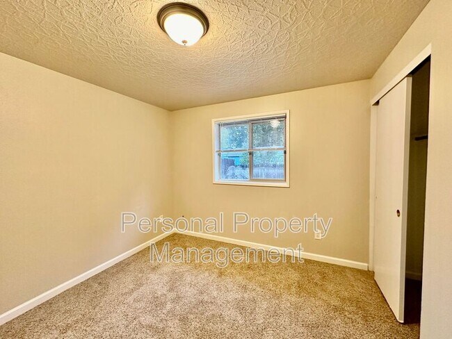 Building Photo - 14208 NE 85th St