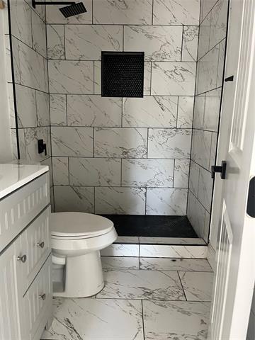 Building Photo - 15140 Oakwood Ln